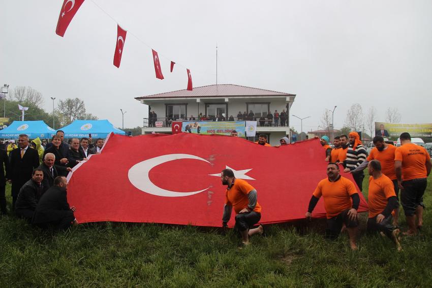 Alaçam'da Hıdırellez Şenlikleri ve Geyikkoşan Yağlı Pehlivan Güreşlerinin 629'cusu yapıldı