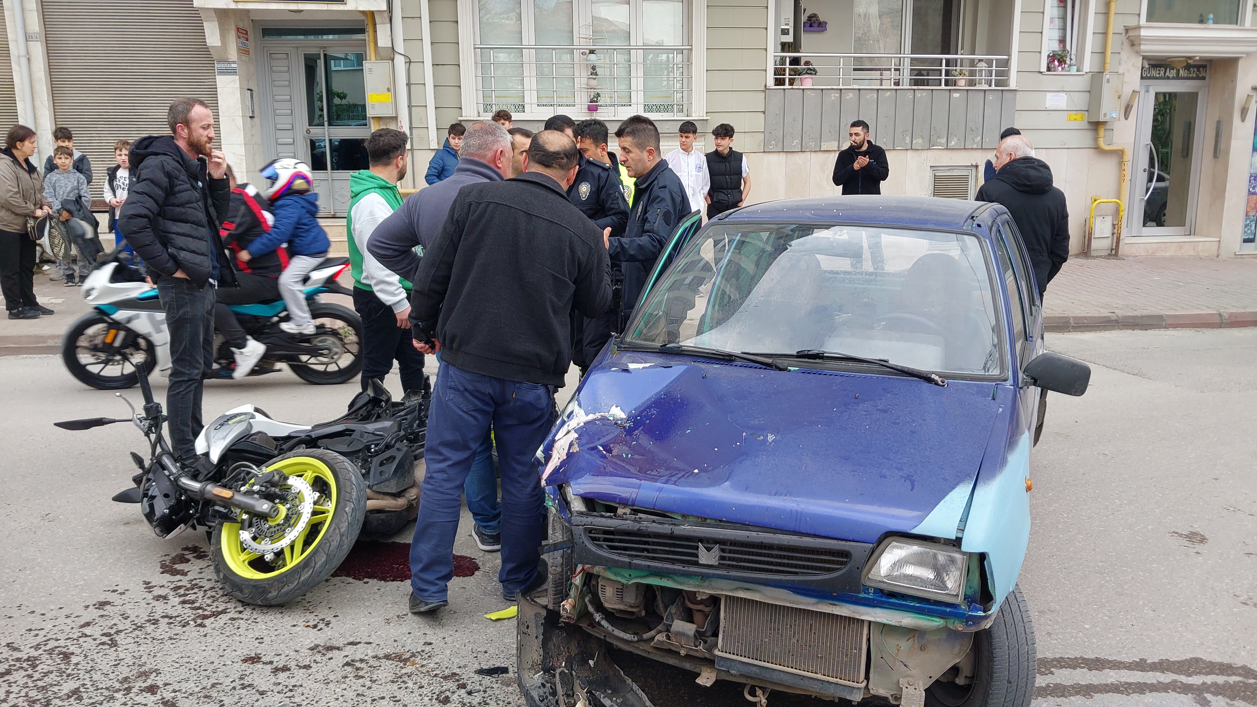 Bafra'da otomobille motosikletin çarpıştığı kazada, 1 kişi yaralandı