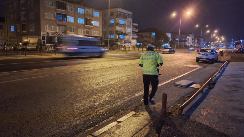 Bafra'da yaşlı kadına çarpan araç sürücüsü kaçtı 