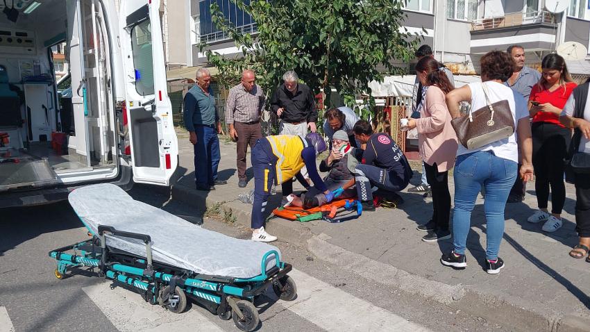 Bafra'da Otomobil Elektrikli bisikletle çarpıştı 1 kişi yaralandı