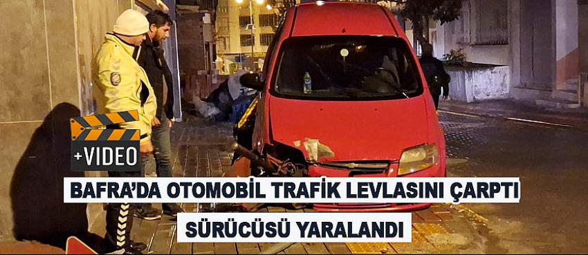 Bafra'da otomobil trafik levhasına çarptı, sürücüsü yaralandı