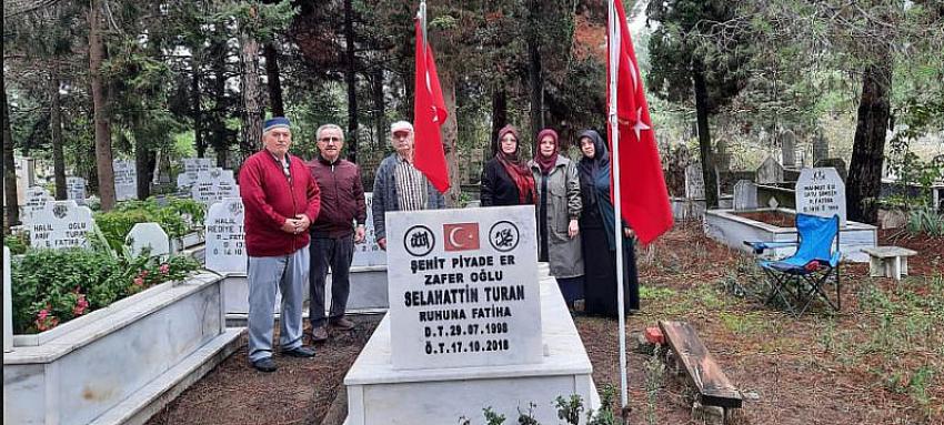 Trafik kazasında şehit düşen TURAN kabrinde anıldı 