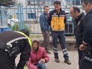 Bafra'da polis, aşırı alkolü vatandaşı evine götürdü