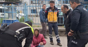 Bafra'da polis, aşırı alkolü vatandaşı evine götürdü