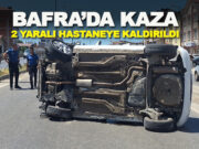 Bafra’da Bariyerleri Aşan Otomobil Devrildi, 2 Yaralı