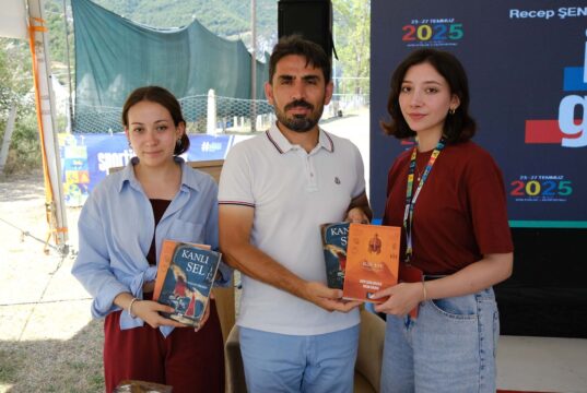 Kapıkayafest’te Yazar ve Şairler Okurlarıyla El Sıkıştı!