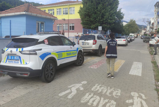 Yakakent’te Okul Önlerinde Sıkı Denetimler Başladı