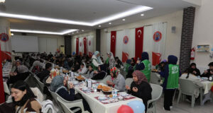 Bafra’da Anlamlı İftar: “Yetim Gülerse Dünya Güler”