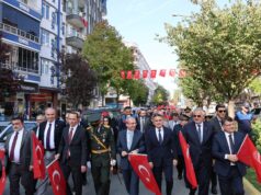 BAFRA’DA CUMHURİYET COŞKUSU! BAYRAKLARLA YÜRÜDÜLER