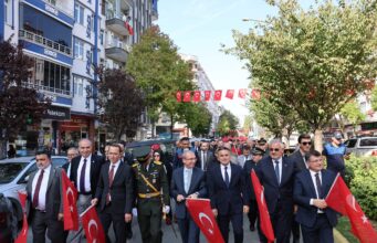 BAFRA’DA CUMHURİYET COŞKUSU! BAYRAKLARLA YÜRÜDÜLER
