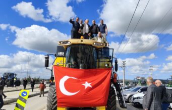 BAFRA`LI ÇİFTÇİ 600 TRAKTÖR YOLLARA ÇIKTI