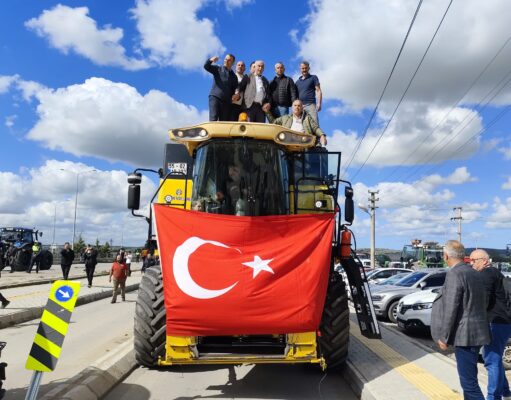 BAFRA`LI ÇİFTÇİ 600 TRAKTÖR YOLLARA ÇIKTI