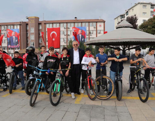 BAFRA’DA MİLLİ BAYRAM COŞKUSU PEDALLARA YANSIDI